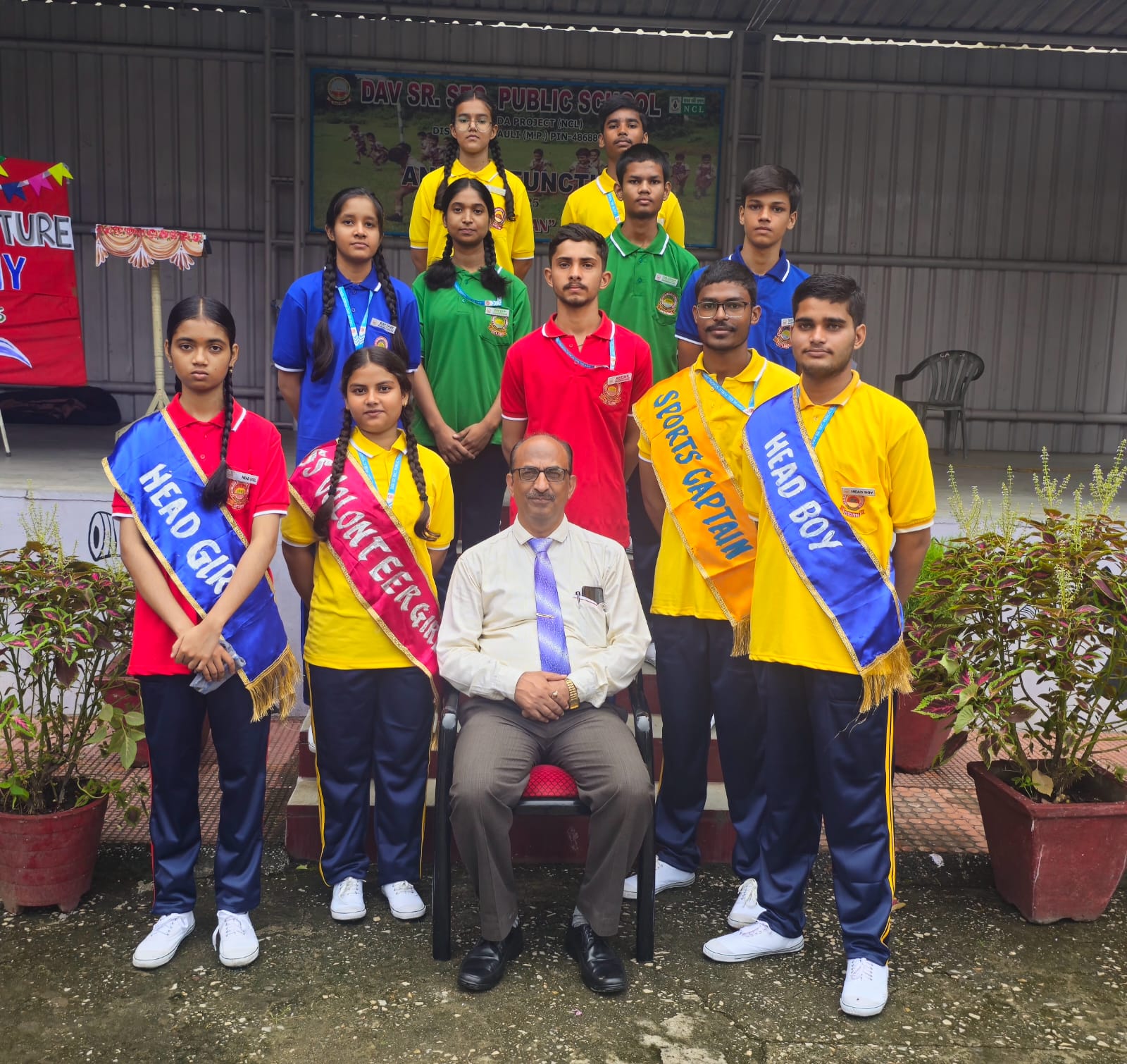 TEAM OF STUDENTS HEADS